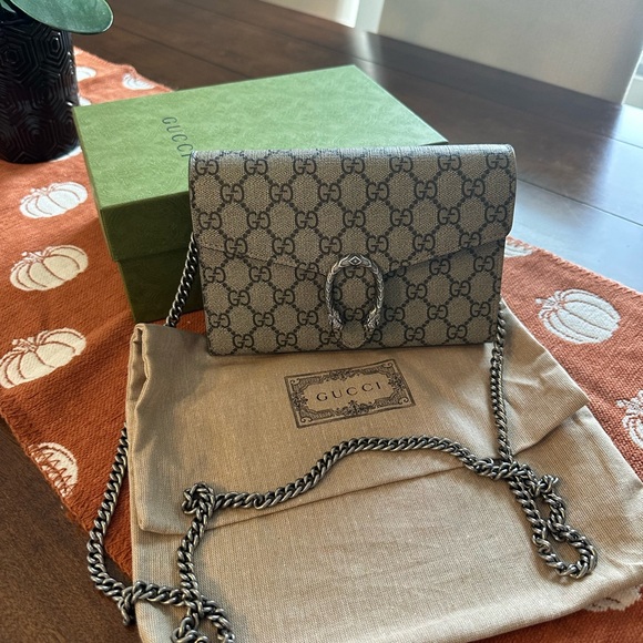 Gucci - Picture 1 of 5